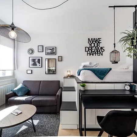 La Vie Est Belle In Confluence Studio *