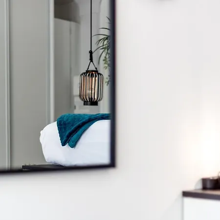 Apartment La Vie Est Belle In Confluence Studio *